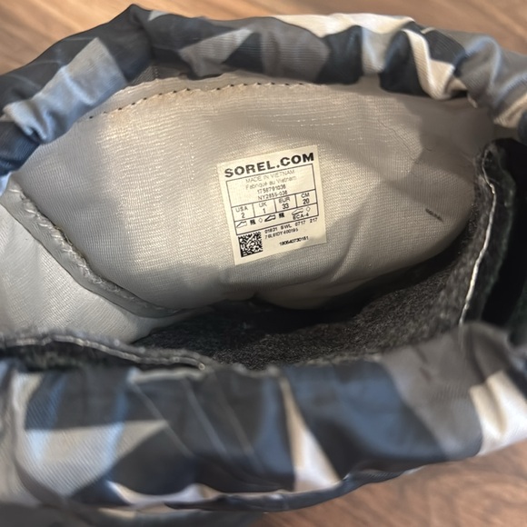 Sorel size 2 snow boots - Picture 4 of 4